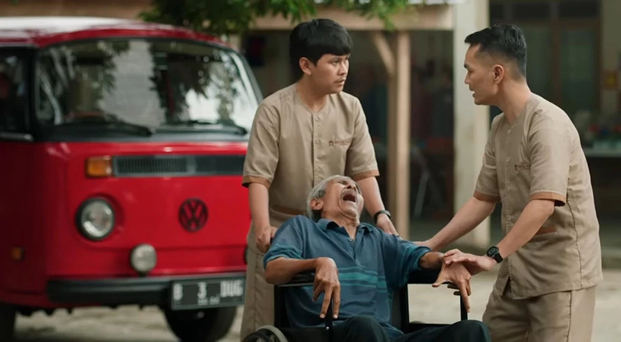 Tembus 9 Juta Penonton, Pemain Agak Laen 2 Siap Mengabdi di Panti Jompo