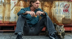 Sinopsis Caught Stealing, Austin Butler Dikejar Gangster Gara-Gara Seekor Kucing