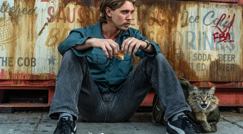 Sinopsis Caught Stealing, Austin Butler Dikejar Gangster Gara-Gara Seekor Kucing