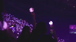 Film Dokumenter Forever We Are Young Angkat Peran Penting ARMY dalam Kesuksesan BTS