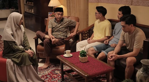 Sinopsis dan Jadwal Film Jodoh 3 Bujang: Ketika Tradisi Nikah Kembar Jadi Komedi Romantis Penuh Drama