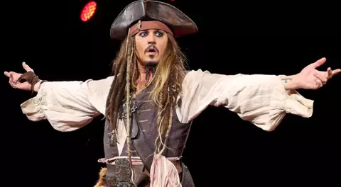 Johnny Depp Kembali Perankan Kapten Jack Sparrow di Sekuel Terbaru Film Pirates of the Caribbean?