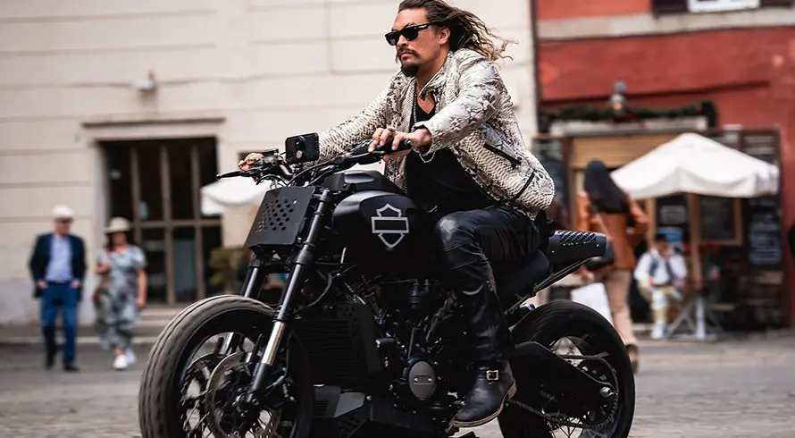 Jason Momoa Akan Berperan Sebagai Lobo di Superman Legacy?