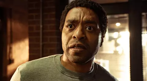 Chiwetel Ejiofor Pastikan Bergabung di Film Venom 3