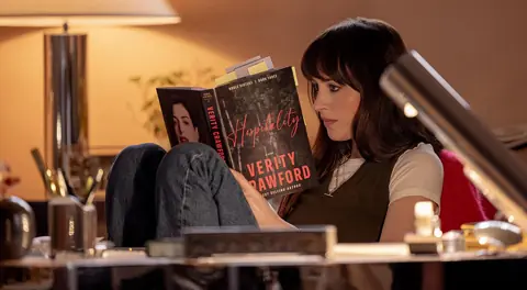 Amazon Rilis Trailer Verity, Thriller Psikologis Dibintangi Dakota Johnson dan Anne Hathaway Tayang Oktober 2026
