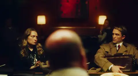 A24 Rilis Trailer Primetime, Robert Pattinson Jadi Pembawa Acara To Catch a Predator