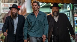 Review Caught Stealing: Aksi Intens dan Humor Gelap yang Menghibur