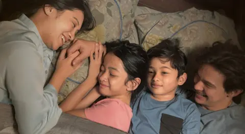 Review Film Dalam Sujudku: Ketika Cinta, Luka, dan Doa Berpadu dalam Satu Kisah