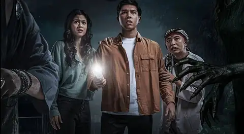 Review Dukun Magang: Perpaduan Horor dan Komedi Absurd yang Bikin Tegang Sekaligus Ketawa