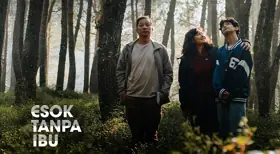 Review Film Esok Tanpa Ibu: Duka, Relasi Keluarga, dan Bayang-Bayang AI